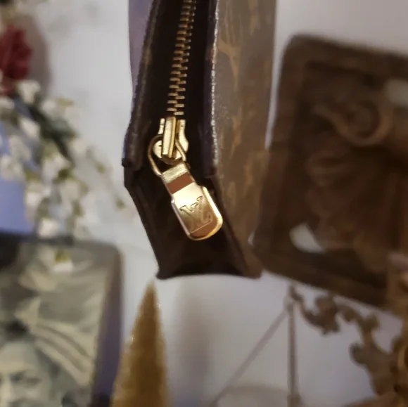 Louis Vuitton Monogram Toiletry Pouch Pochette - Picture 4 of 14